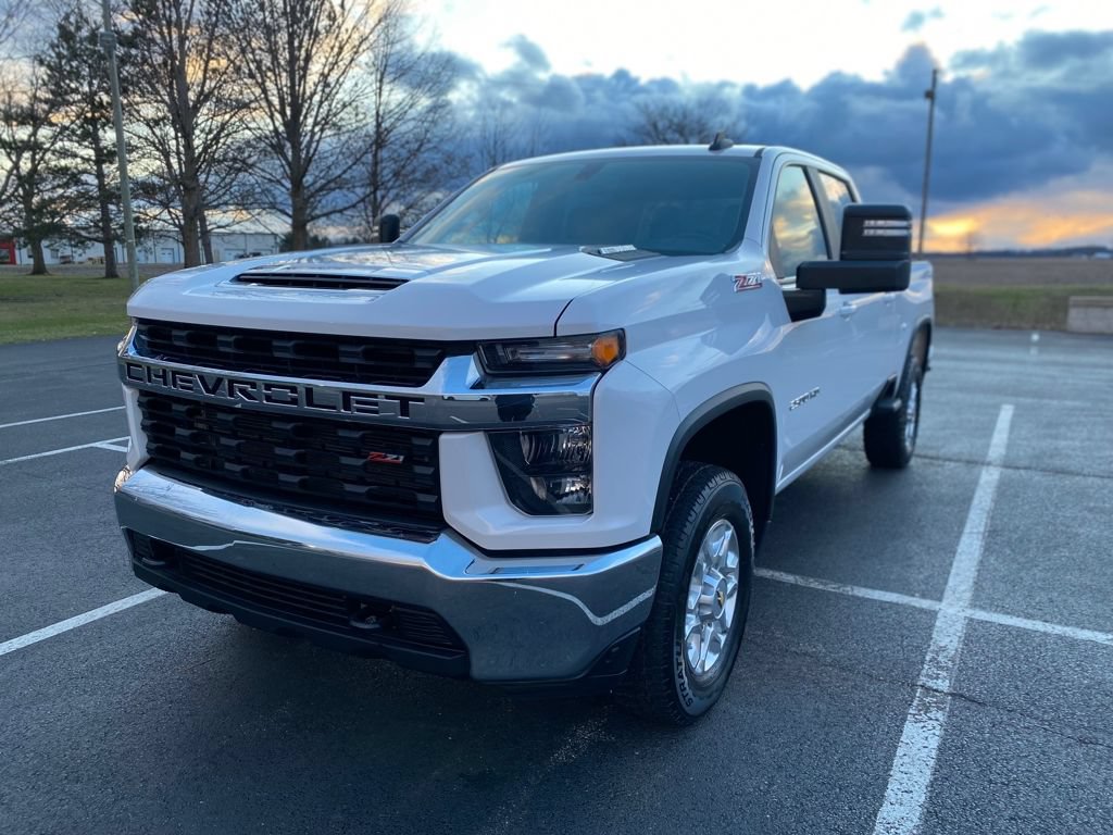 Used 2023 Chevrolet Silverado 2500 LT AWD/4WD image 3