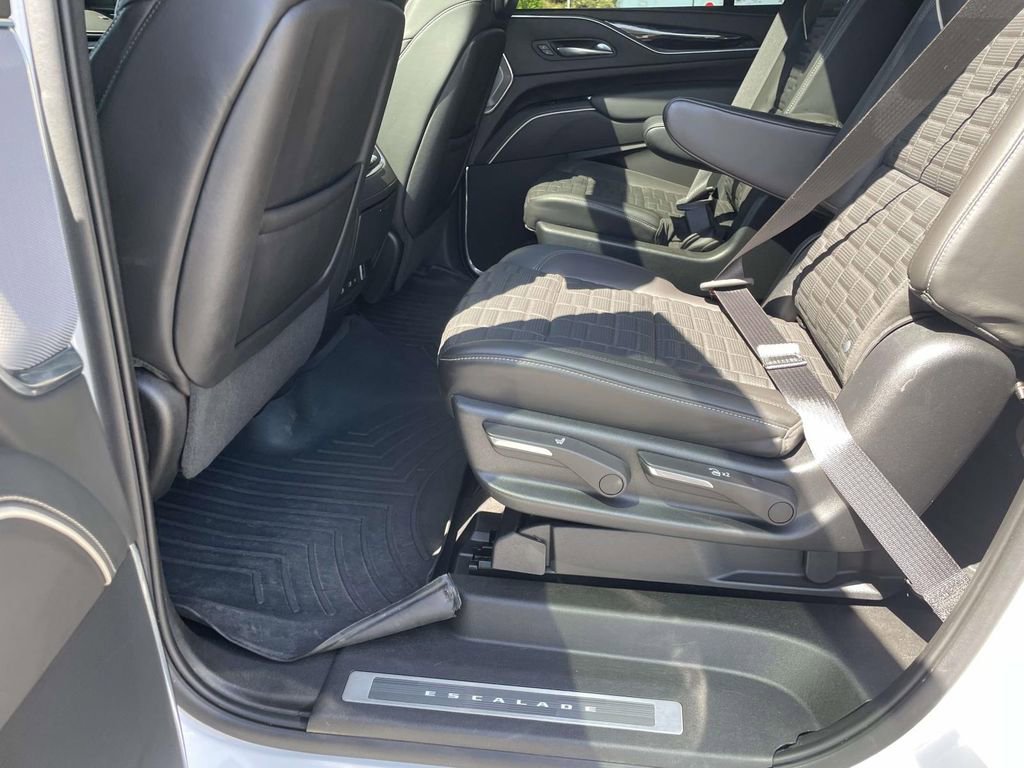 Used 2023 Cadillac Escalade ESV V w/ LPO, ONYX Package AWD/4WD image 15