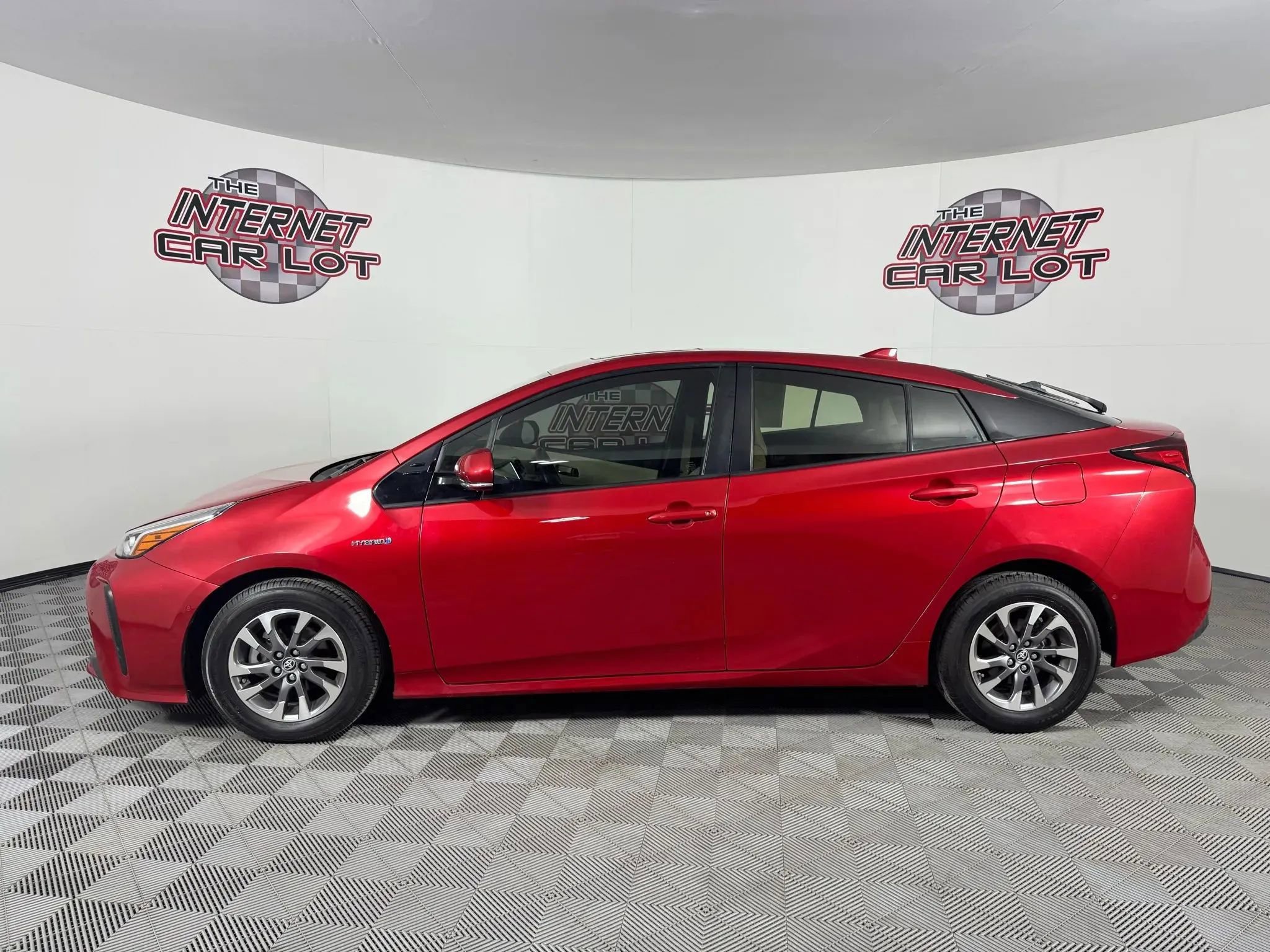 Used 2019 Toyota Prius XLE FWD image 4