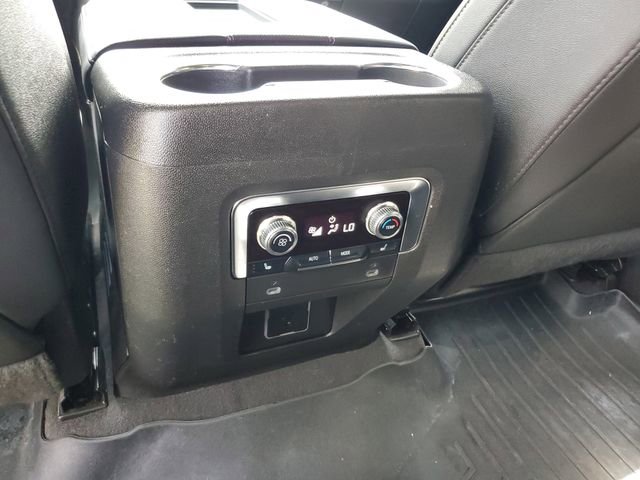 Used 2024 GMC Yukon SLT w/ SLT Luxury Package RWD image 15