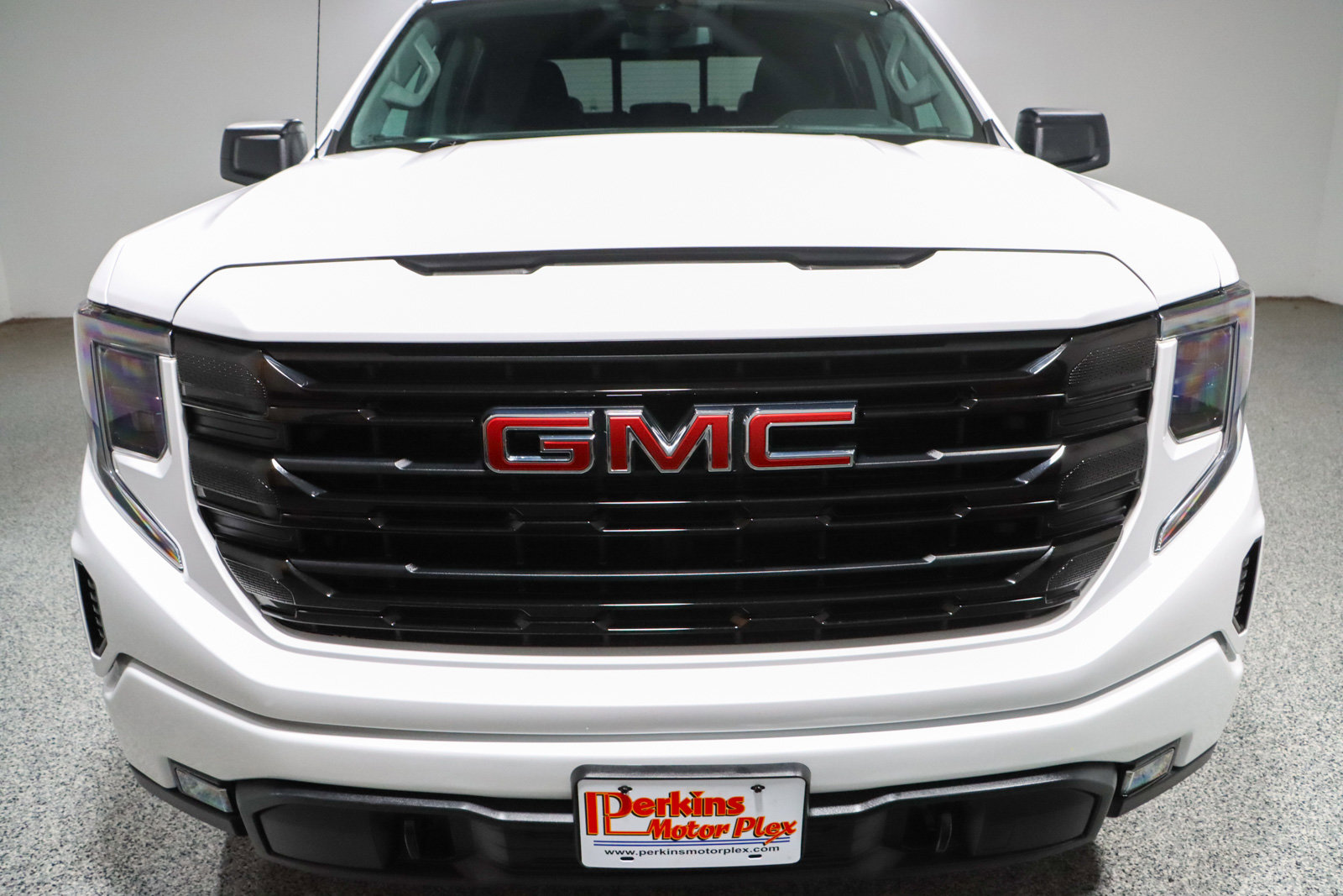 Used 2022 GMC Sierra 1500 Elevation w/ Preferred Package AWD/4WD image 4