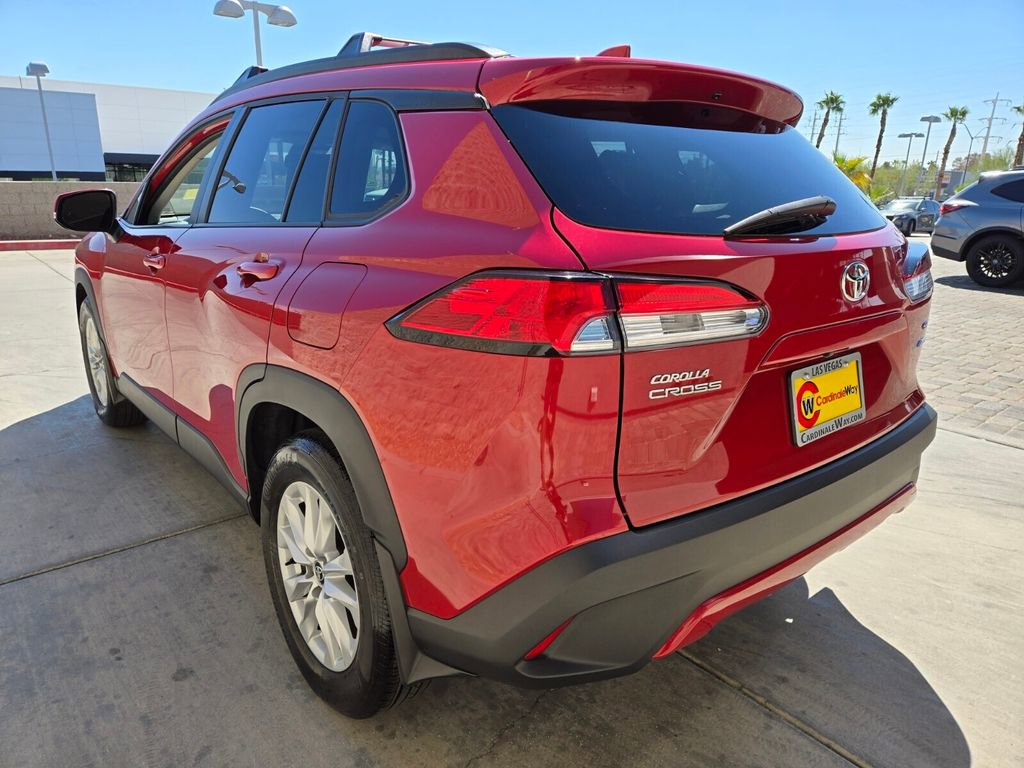 Used 2022 Toyota Corolla Cross LE image 3