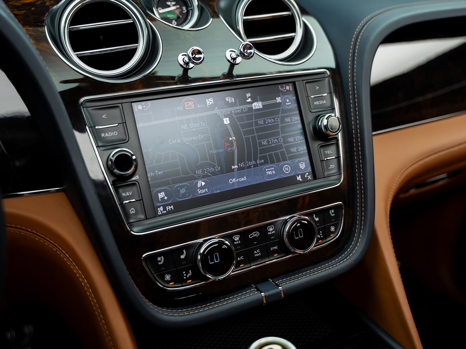 Used 2019 Bentley Bentayga image 50