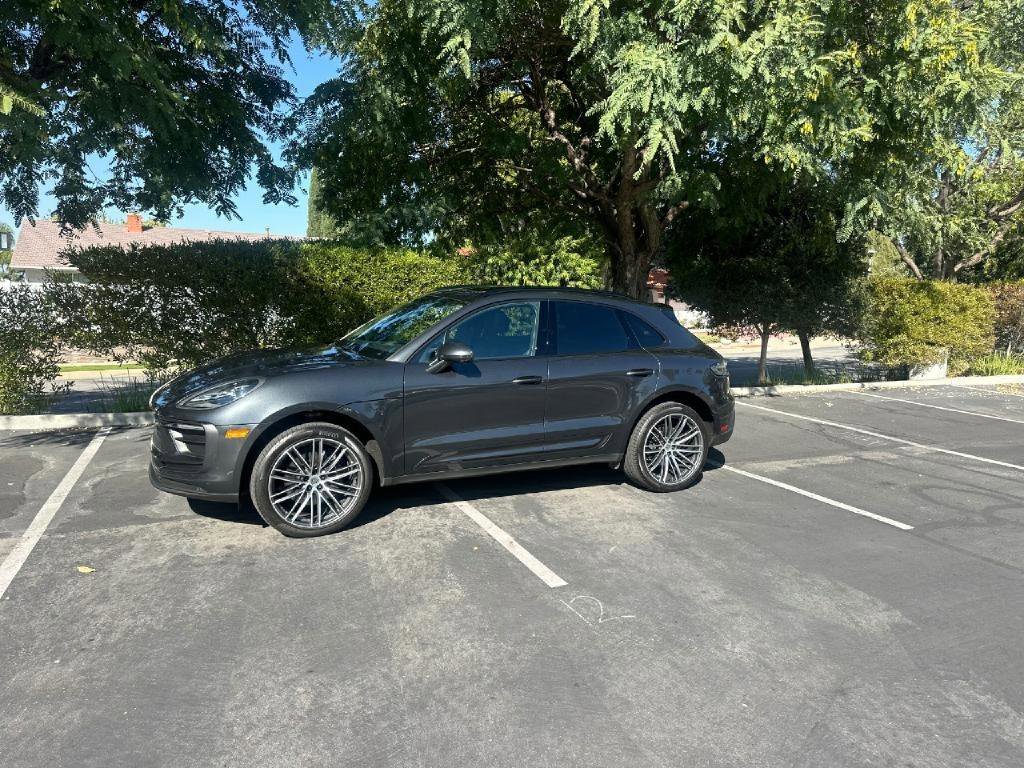 Used 2024 Porsche Macan Base image 2