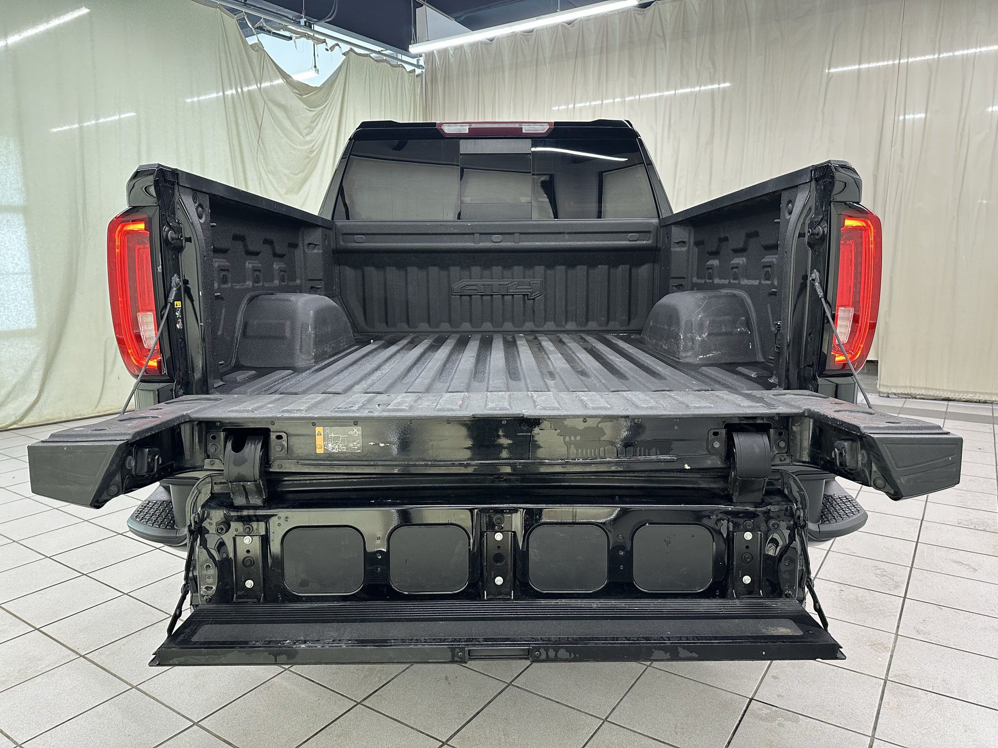 Used 2021 GMC Sierra 1500 AT4 w/ AT4 Preferred Package AWD/4WD image 10