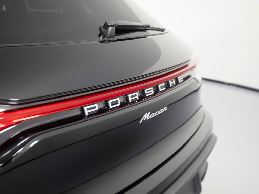 Certified 2026 Porsche Macan AWD/4WD image 39