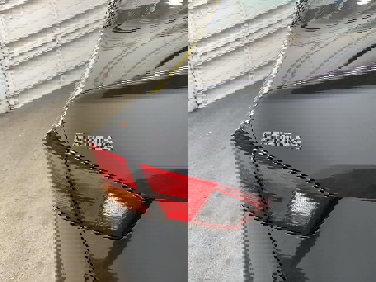 Used 2025 Nissan Altima 2.5 SV FWD image 10