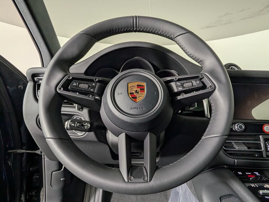 Certified 2026 Porsche Macan AWD/4WD image 36