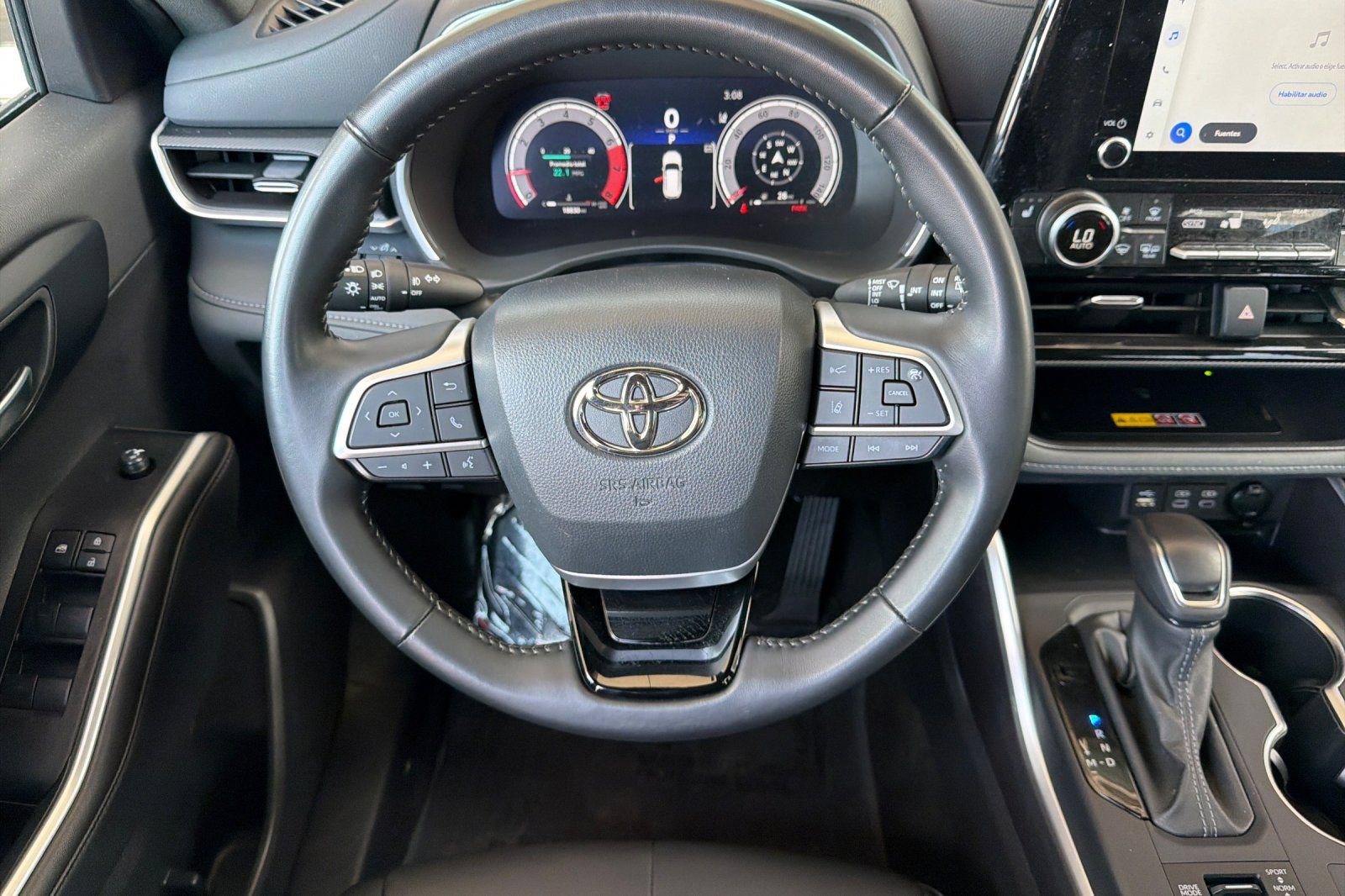 Used 2025 Toyota Highlander XSE AWD/4WD image 17
