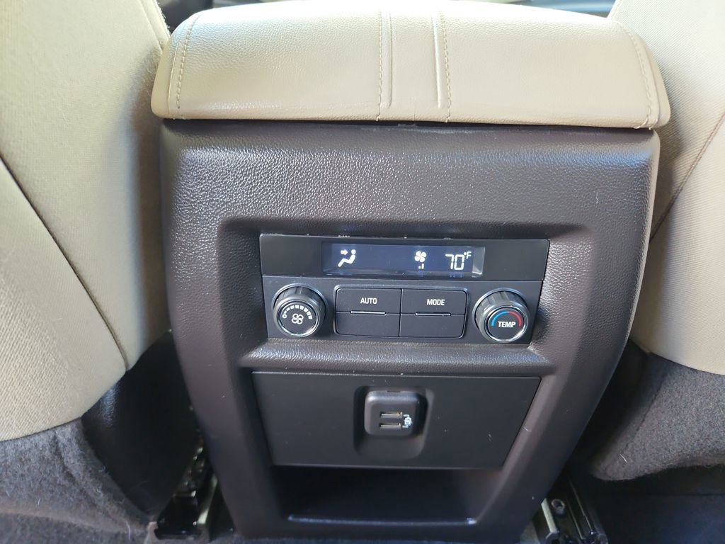 Used 2022 Chevrolet Traverse LT image 30