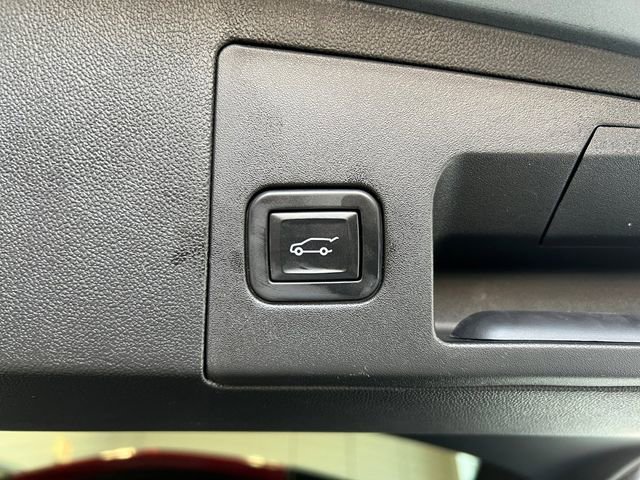 Certified 2023 Cadillac XT5 Premium Luxury w/ LPO, Floor Liner Package AWD/4WD image 15