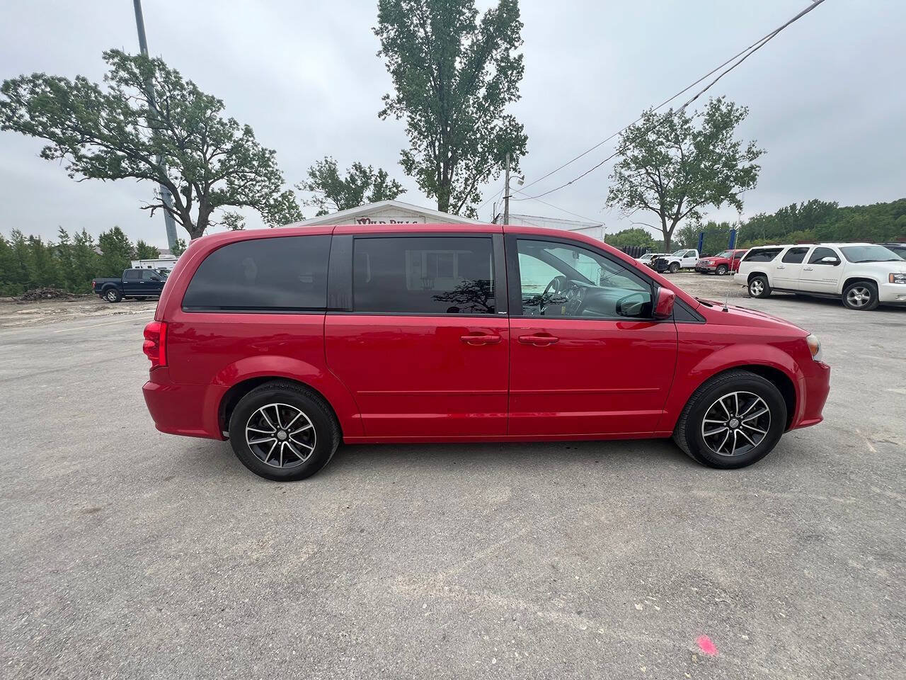 Used 2014 Dodge Grand Caravan SXT w/ Blacktop Package FWD image 5
