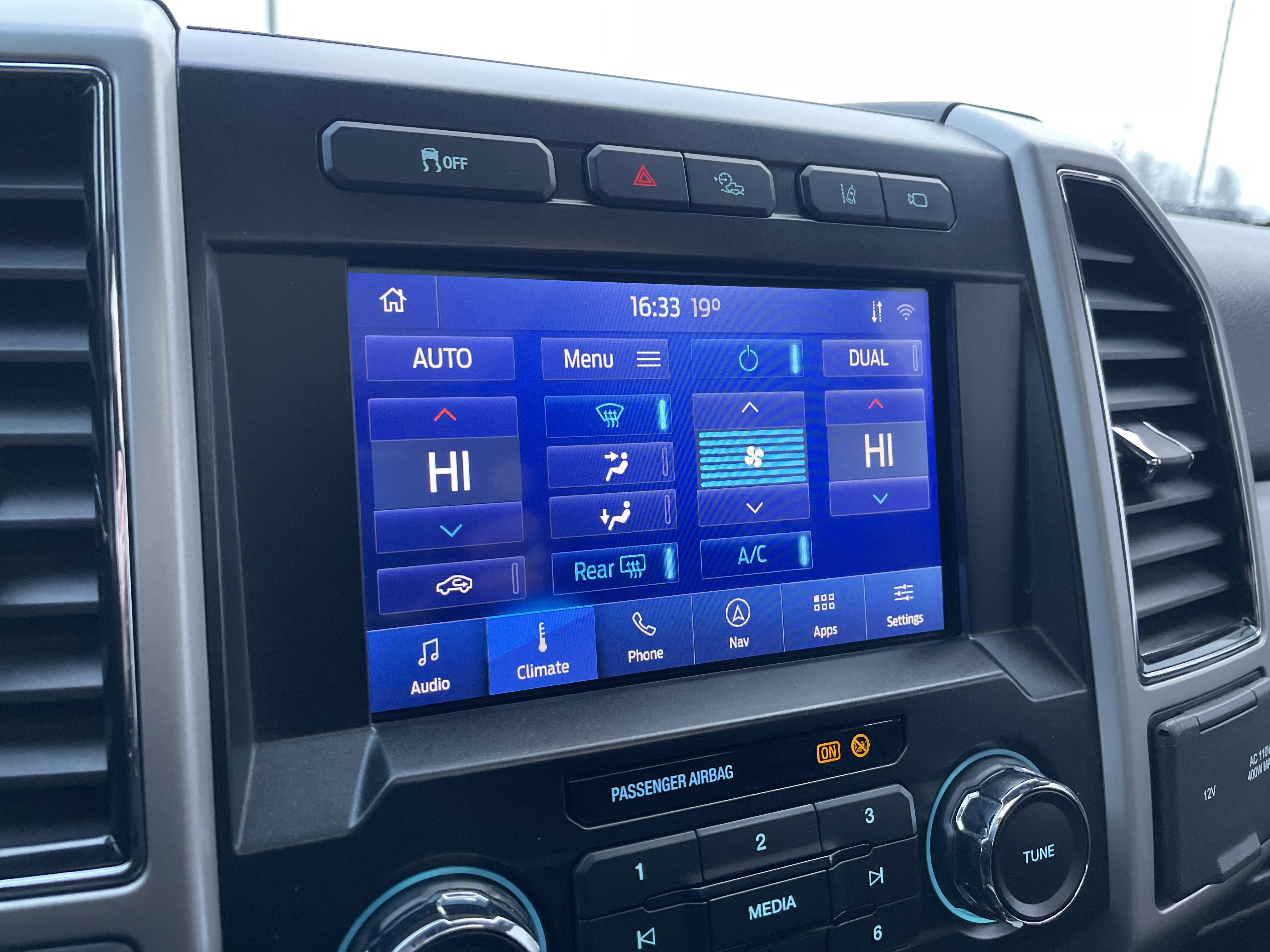 Used 2020 Ford F350 Lariat w/ Tremor Off-Road Package image 20