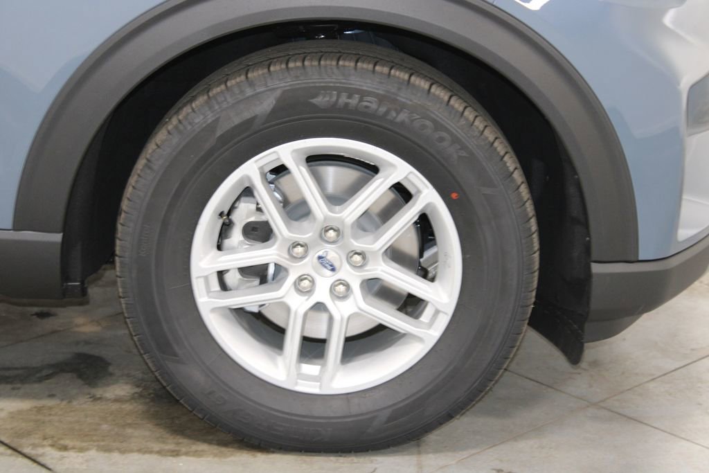 New 2026 Ford Explorer Active RWD image 12