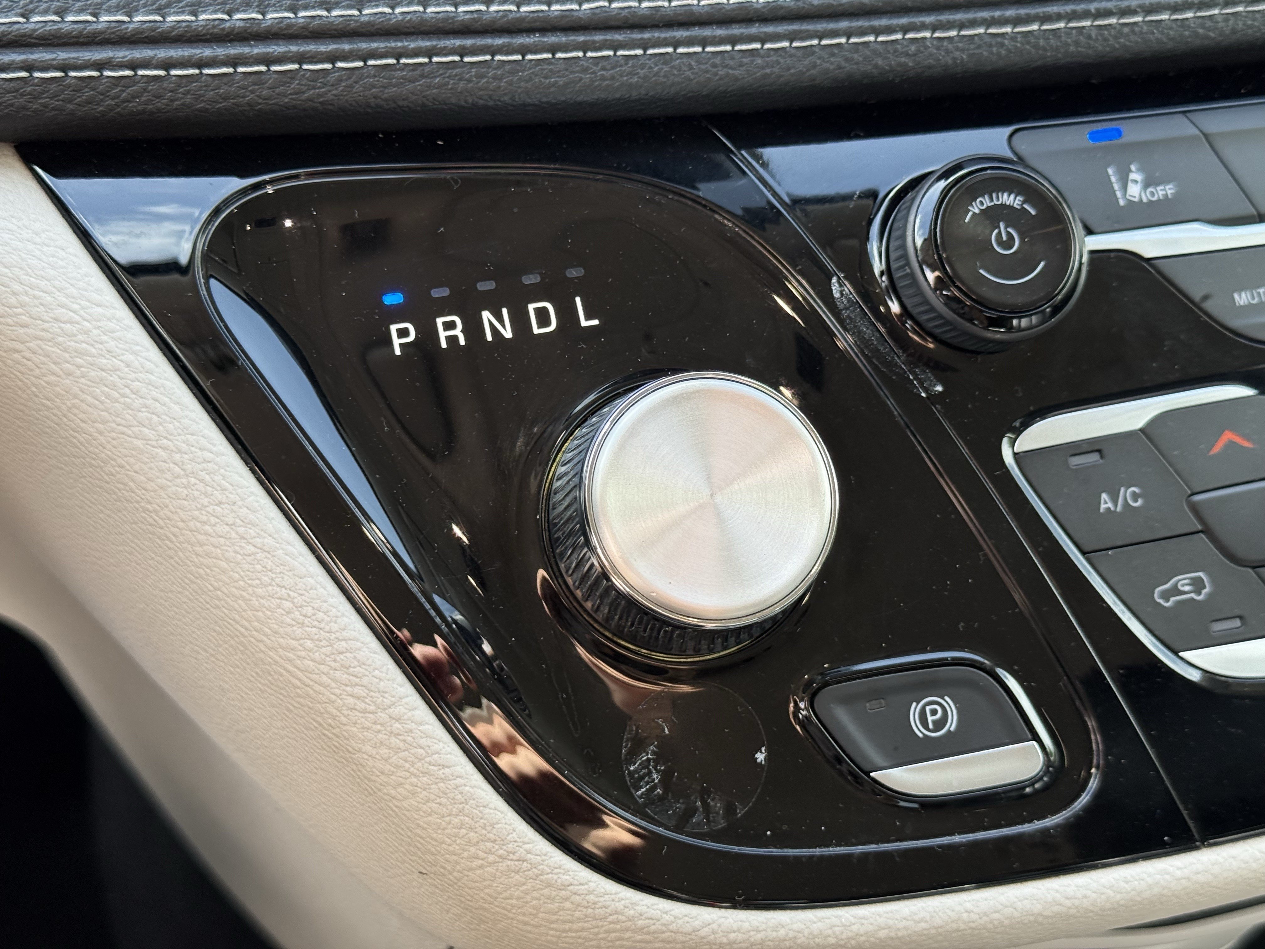Used 2023 Chrysler Pacifica Touring-L FWD image 23