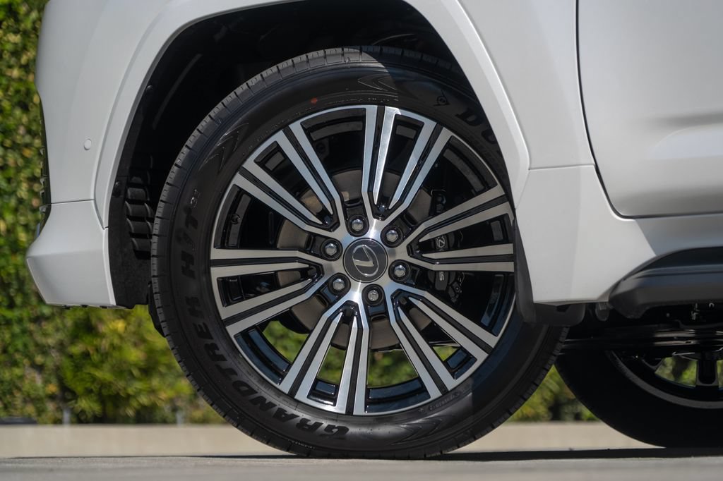 New 2026 Lexus LX 700h Luxury w/ Appearance Package AWD/4WD image 8