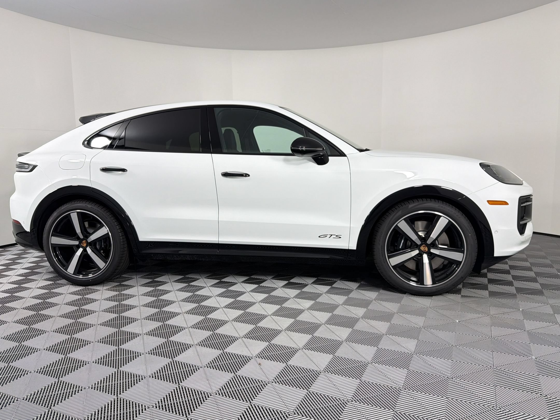 New 2026 Porsche Cayenne GTS AWD/4WD image 8