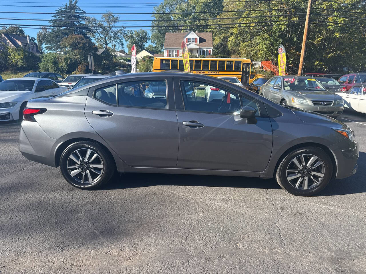Used 2021 Nissan Versa SV image 4