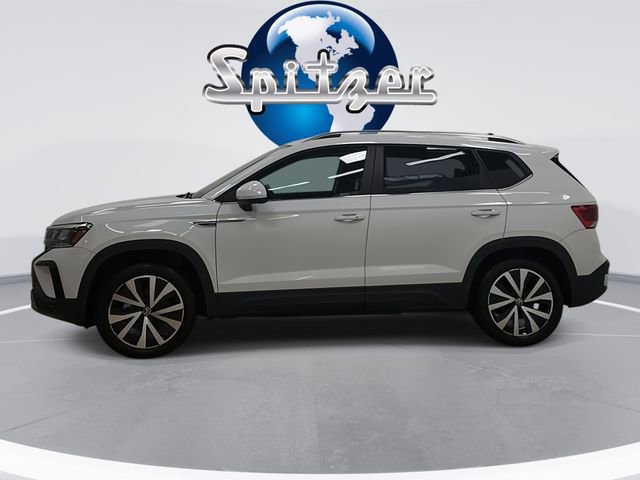 Used 2023 Volkswagen Taos SE image 2