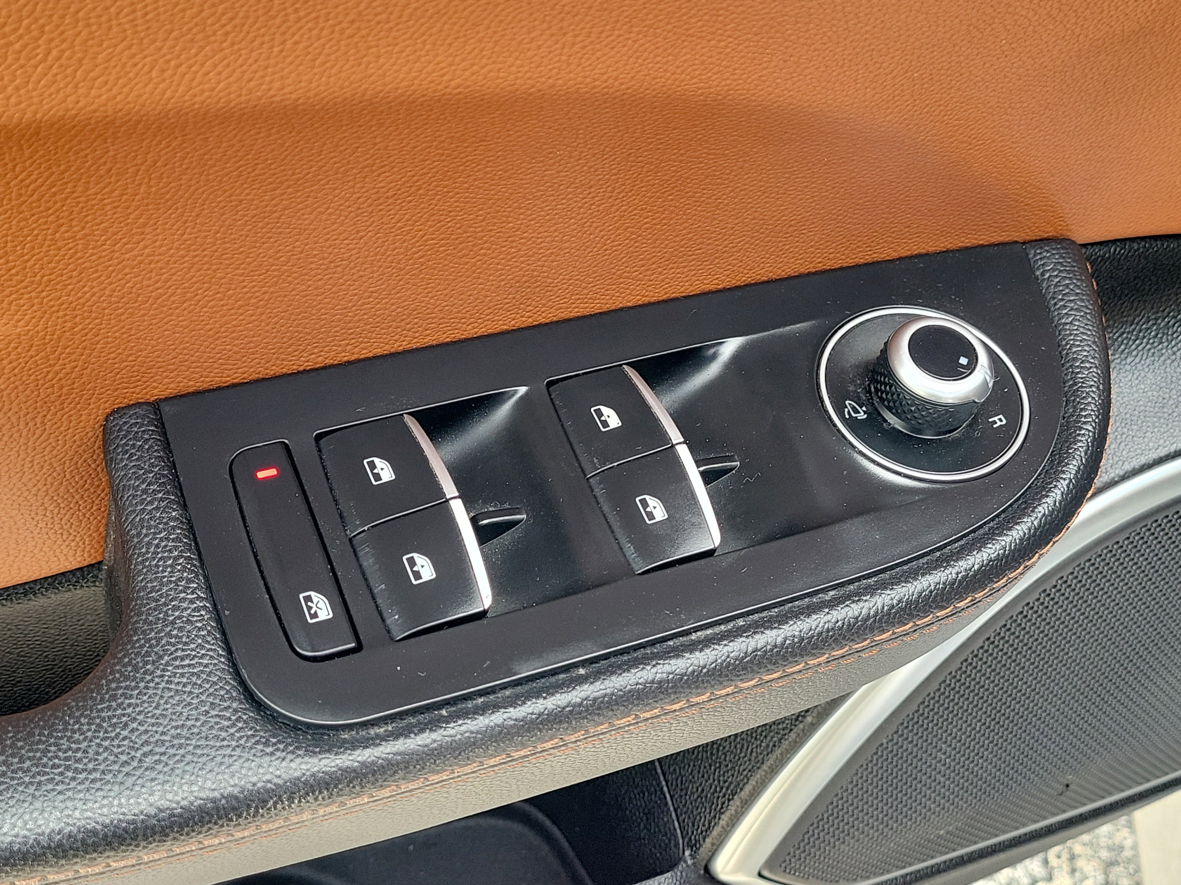 Used 2019 Alfa Romeo Giulia AWD w/ Cold Weather Package image 19