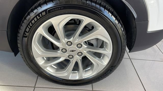 New 2027 Chevrolet Bolt LT image 27