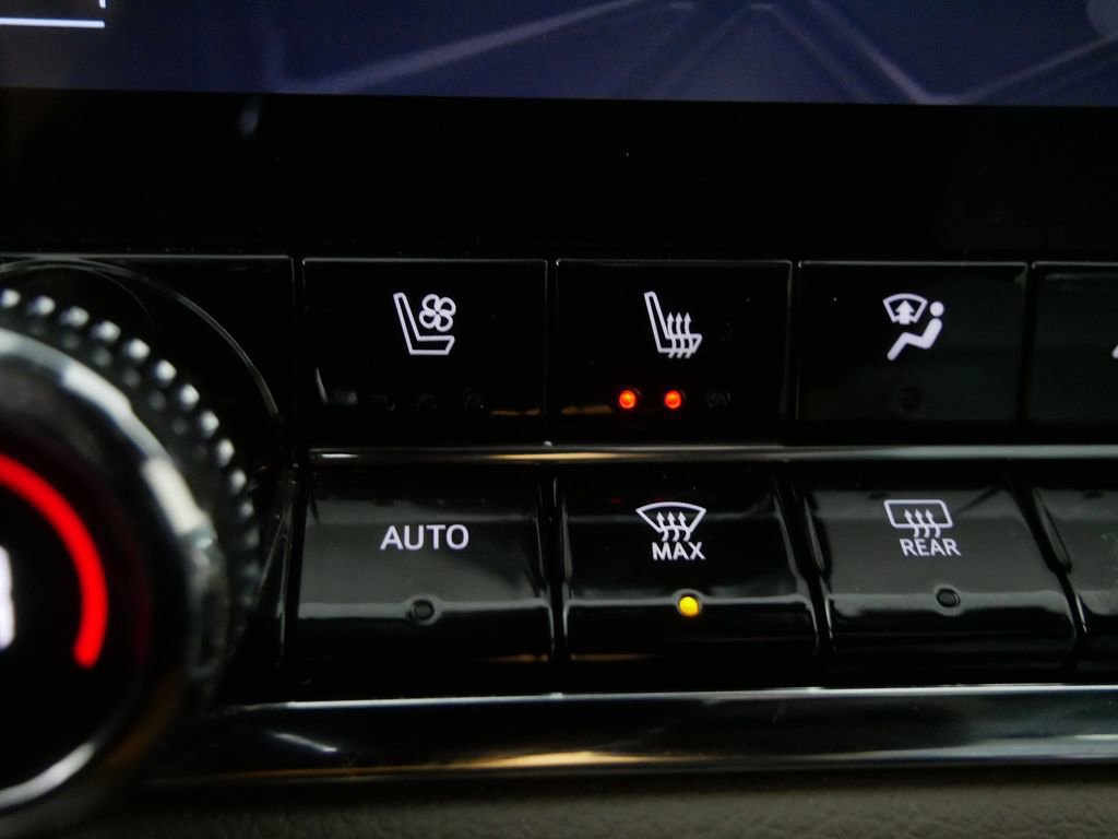 Used 2023 GMC Canyon Denali image 28