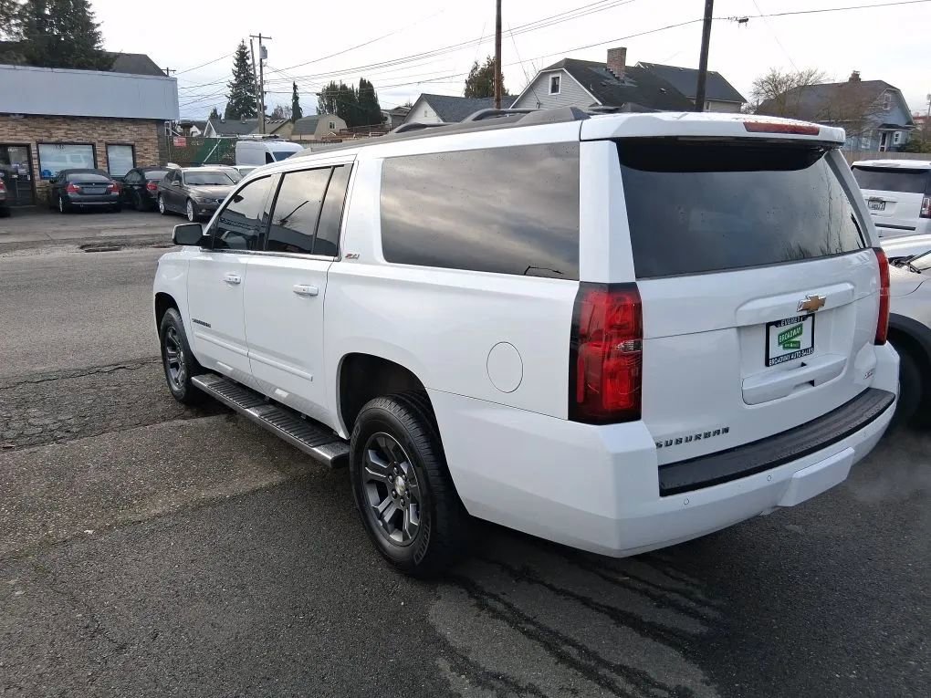 Used 2016 Chevrolet Suburban LT image 5