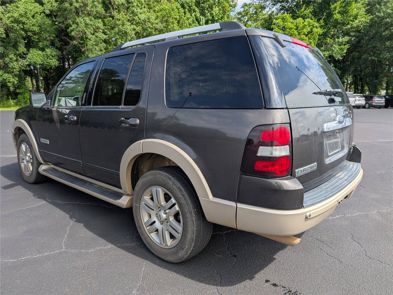 Used 2006 Ford Explorer Eddie Bauer RWD image 3