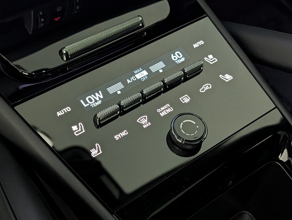 Certified 2025 Porsche Cayenne GTS AWD/4WD image 34