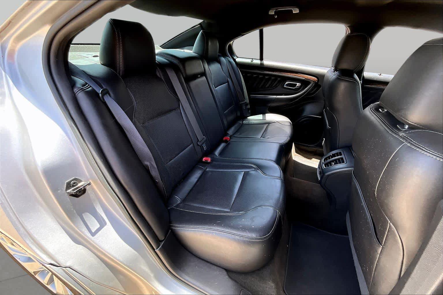 Used 2013 Ford Taurus Limited FWD image 18