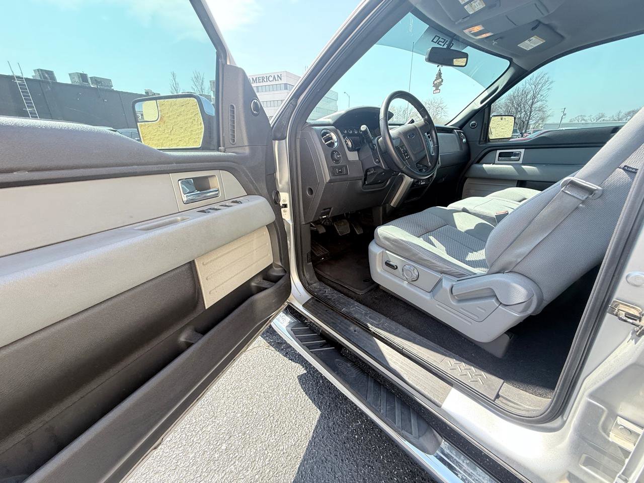 Used 2011 Ford F150 XLT w/ XLT Chrome Pkg image 8