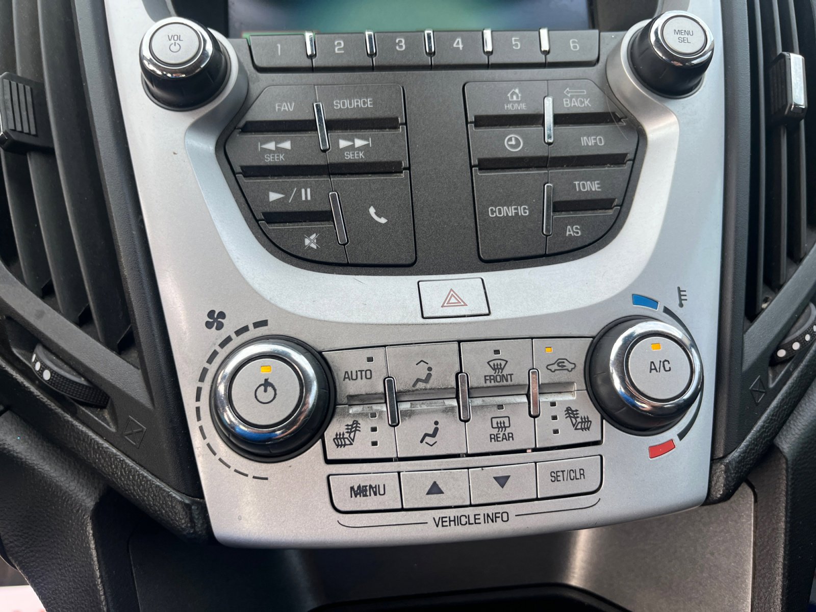 Used 2017 Chevrolet Equinox LT w/ Convenience Package image 29