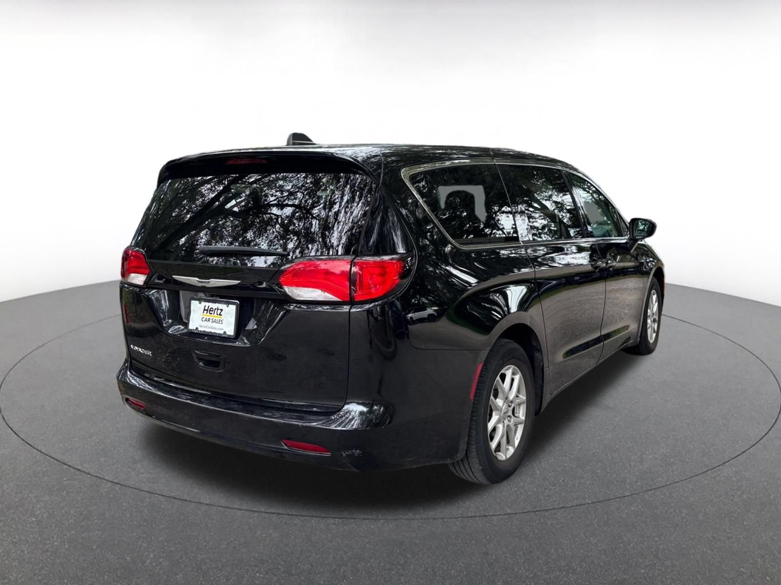 Used 2024 Chrysler Voyager LX FWD image 8