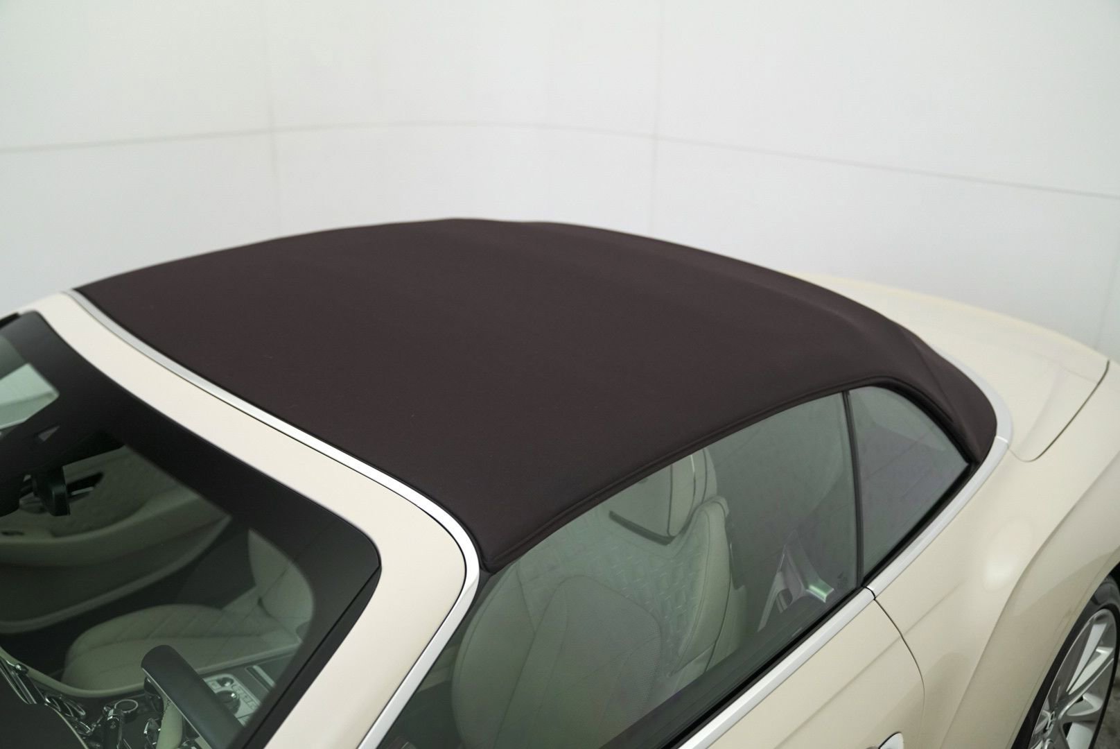 Used 2023 Bentley Continental GT Azure image 88