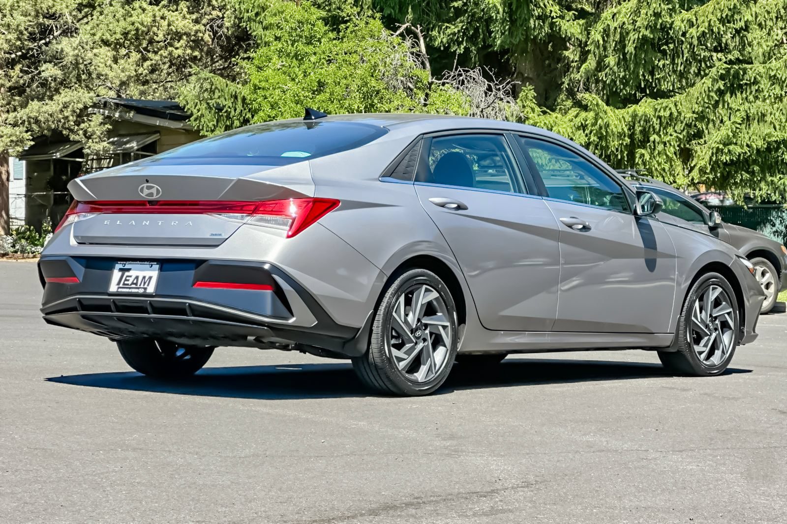 Used 2025 Hyundai Elantra Limited FWD image 4