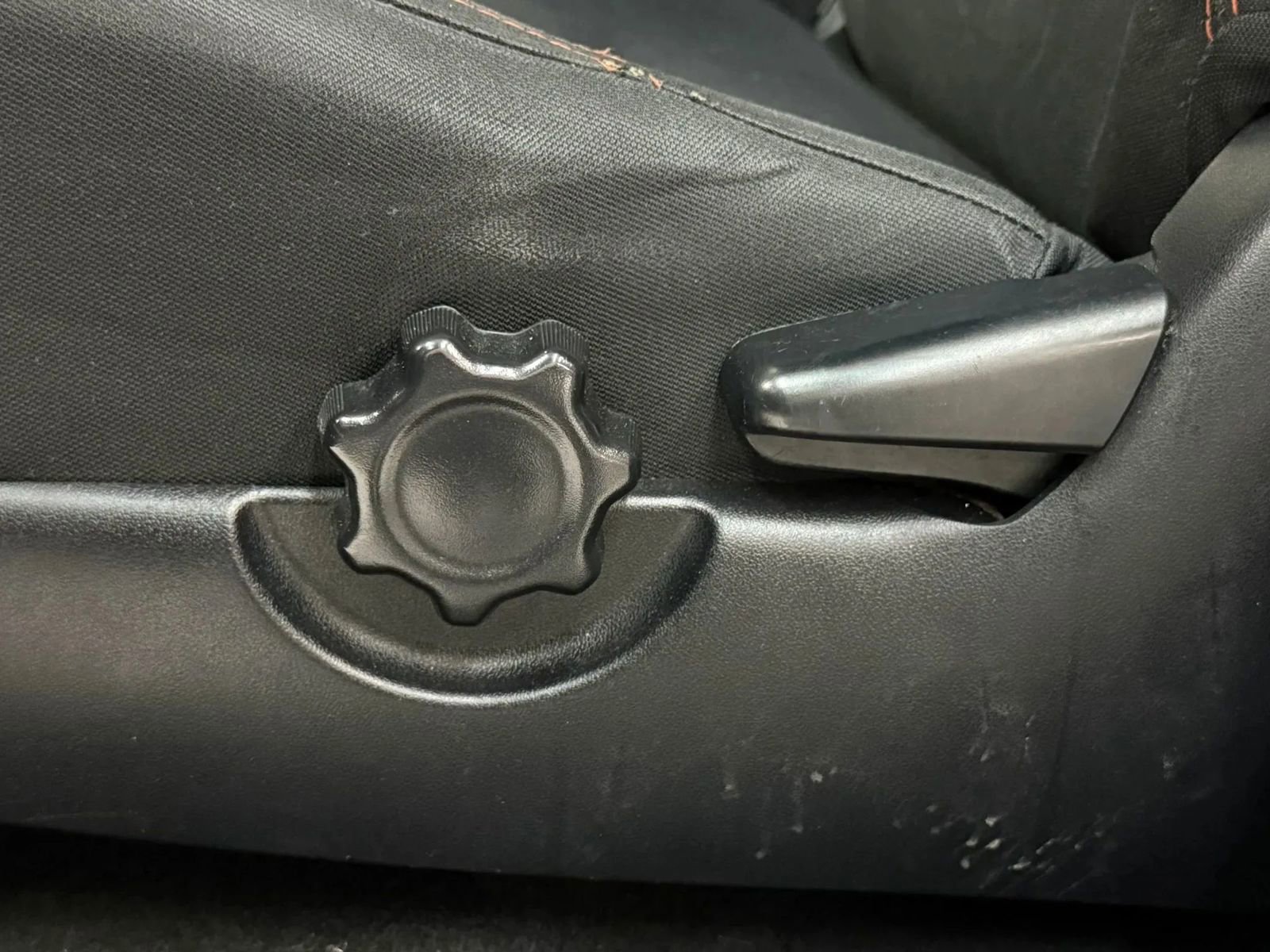 Used 2018 Toyota Tacoma TRD Sport AWD/4WD image 23