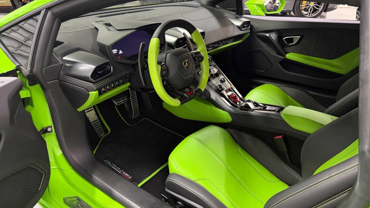 Used 2015 Lamborghini Huracan LP 610-4 AWD/4WD image 38