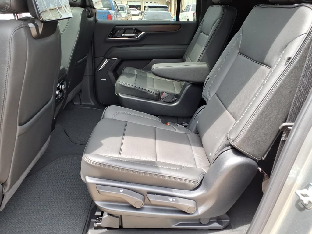 New 2026 GMC Yukon XL Denali w/ Denali Reserve Package RWD image 11