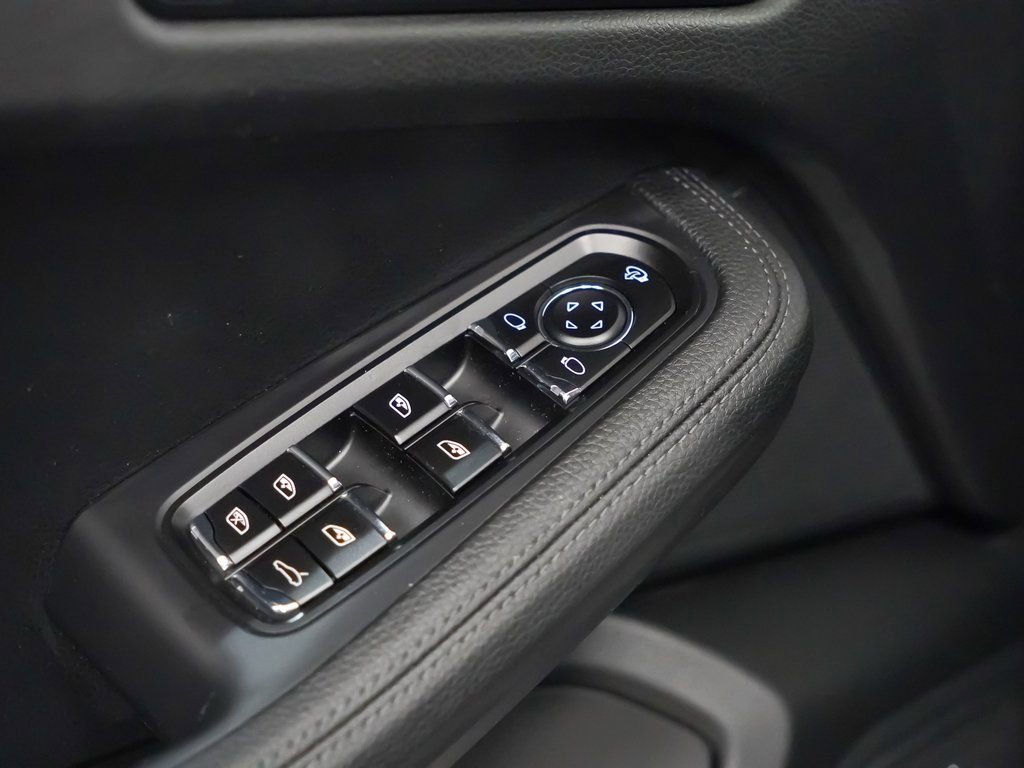 Certified 2025 Porsche Macan image 23