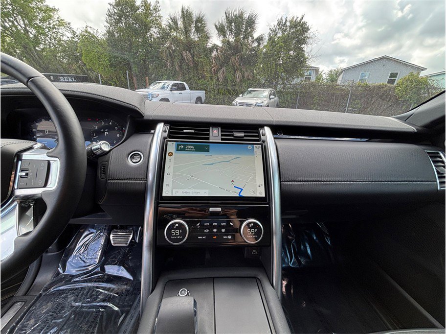 Used 2021 Land Rover Discovery HSE R-Dynamic image 11