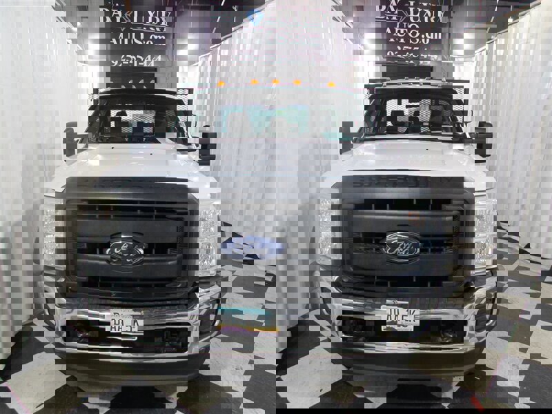 Used 2016 Ford F550 2WD Regular Cab Super Duty image 3