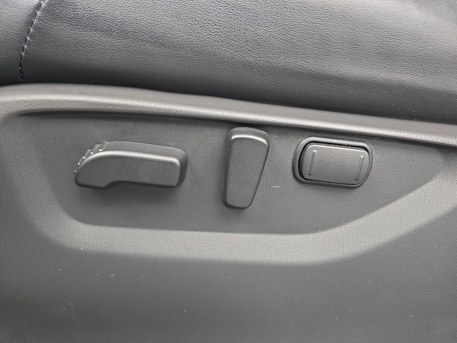Used 2023 Nissan Armada Platinum w/ Captain's Chairs Package RWD image 21