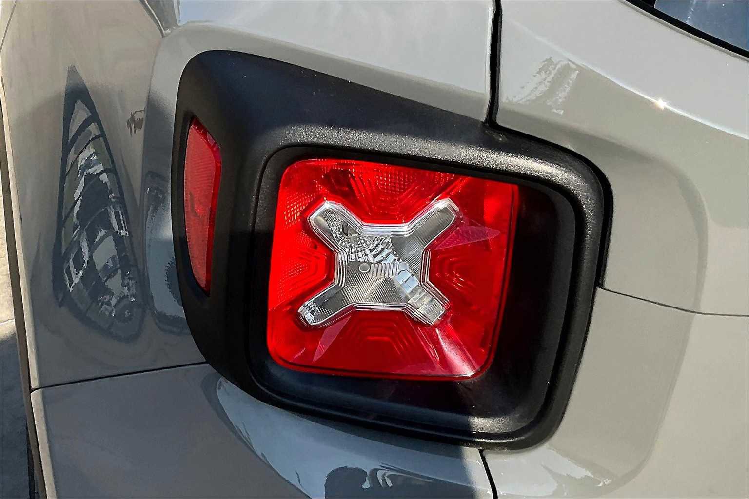 Certified 2022 Jeep Renegade Altitude image 27