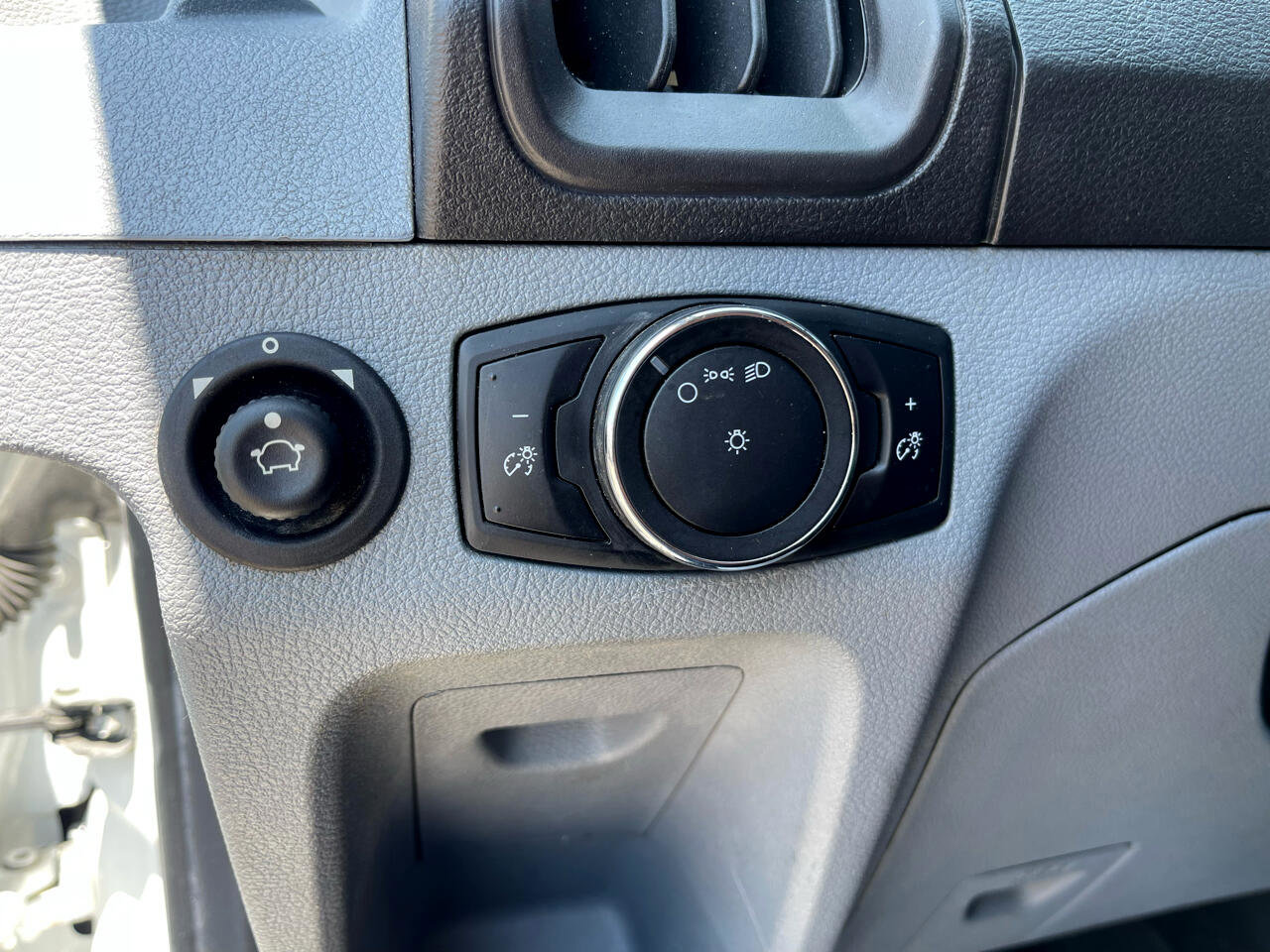 Used 2015 Ford Transit 250 130 Low Roof w/ Exterior Upgrade Package image 23