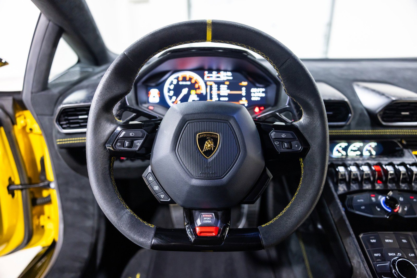 Used 2018 Lamborghini Huracan Performante AWD/4WD image 37