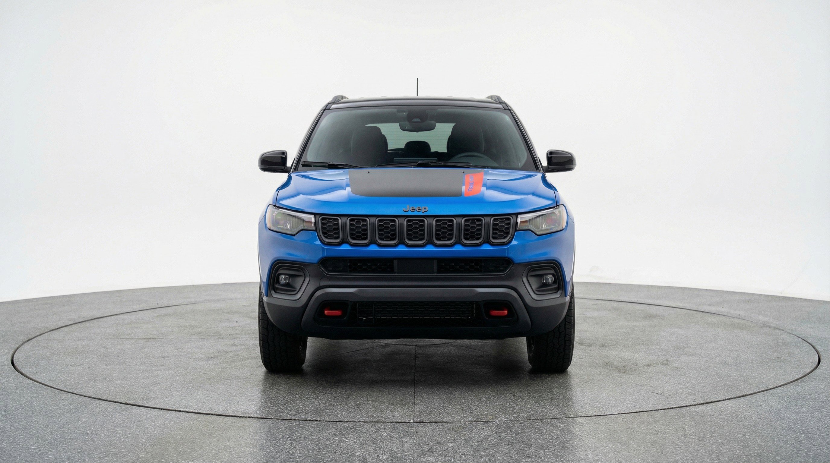 Used 2025 Jeep Compass Trailhawk image 2