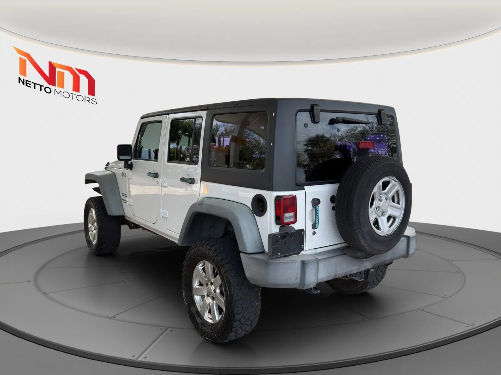 Used 2014 Jeep Wrangler Unlimited Sport w/ Connectivity Group AWD/4WD image 3