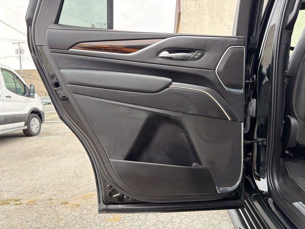 Used 2023 Cadillac Escalade Luxury AWD/4WD image 34