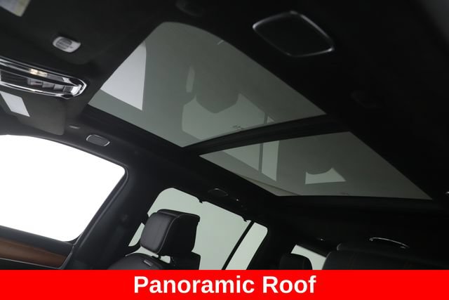Used 2025 Jeep Grand Wagoneer Series III w/ Rear Seat Video Group 1 AWD/4WD image 19