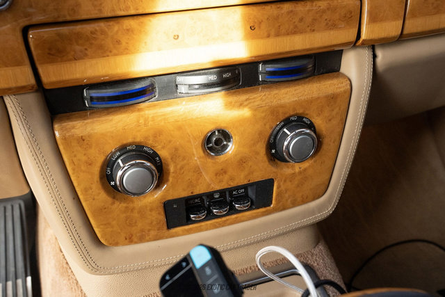 Used 2005 Rolls-Royce Phantom Sedan RWD image 27